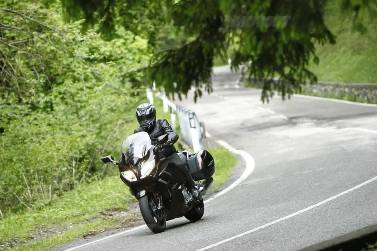 Yamaha FJR 1300 AS (6)