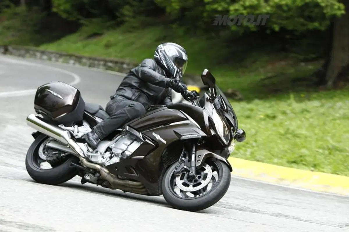 Yamaha FJR 1300 AS (8)
