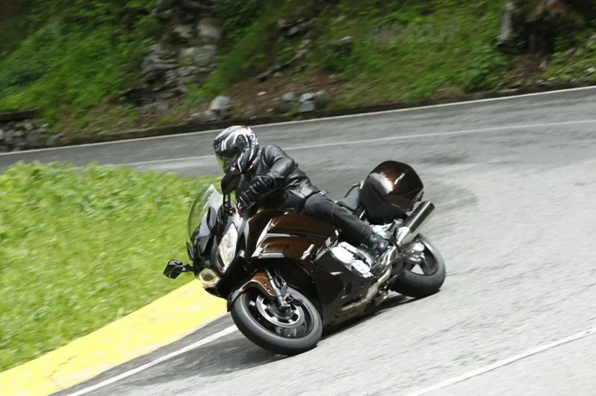 Yamaha FJR 1300 AS (9)