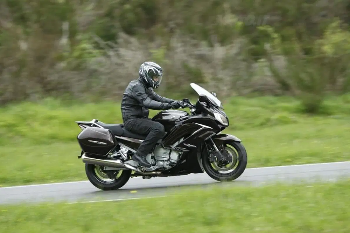 Yamaha FJR 1300 AS (11)