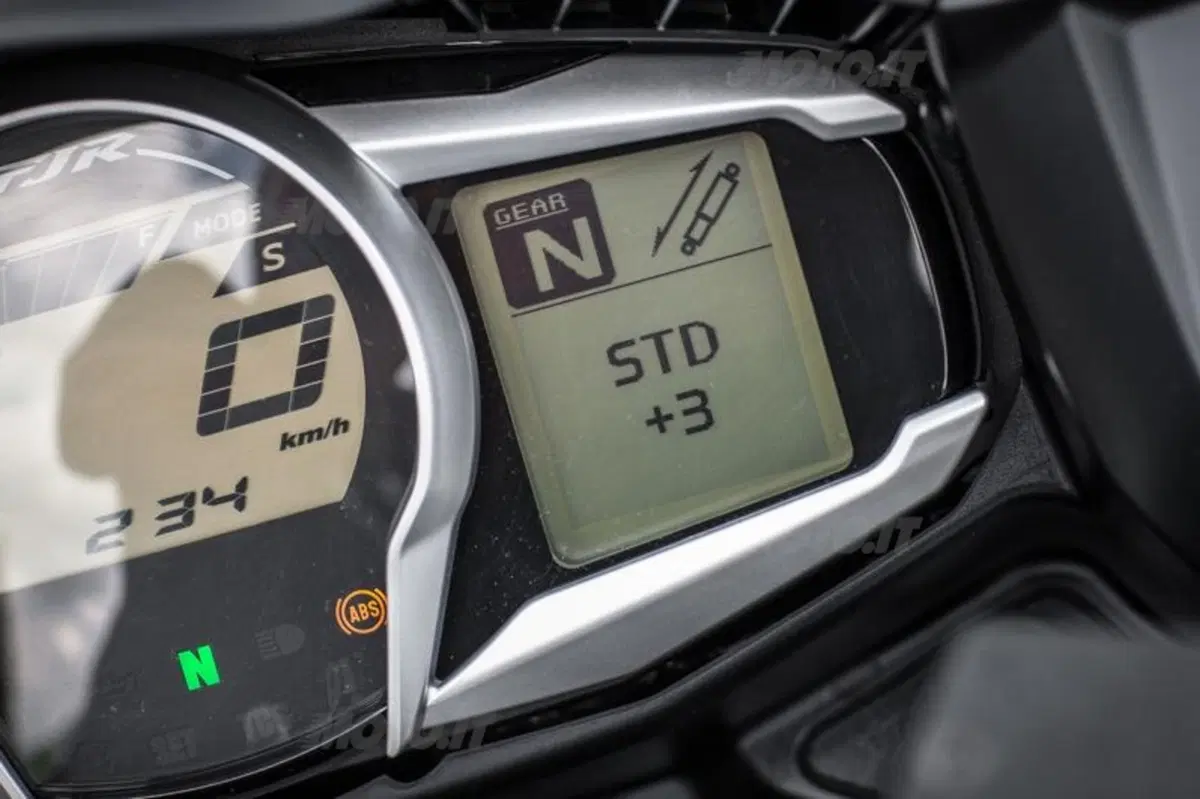 Yamaha FJR 1300 AS (19)