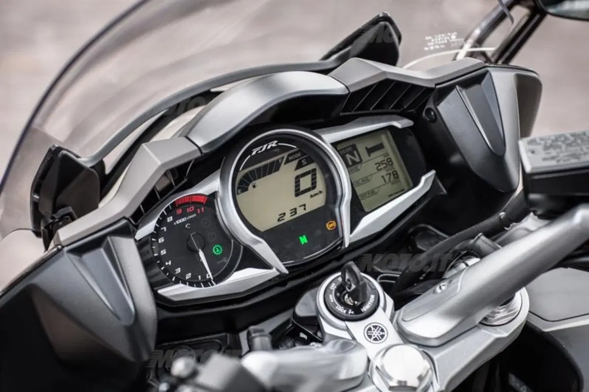 Yamaha FJR 1300 AS (20)
