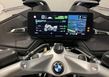 BMW: guidare in punta di dita