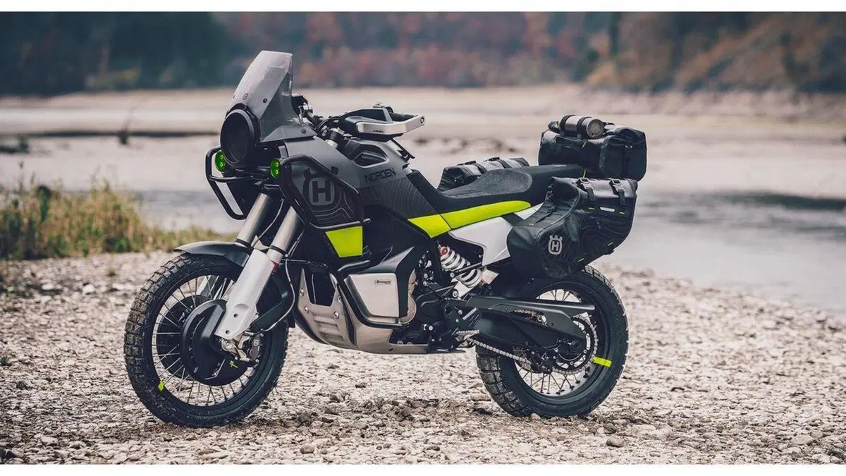 Husqvarna  901 Norden. Nuove foto spia e una conferma (2)