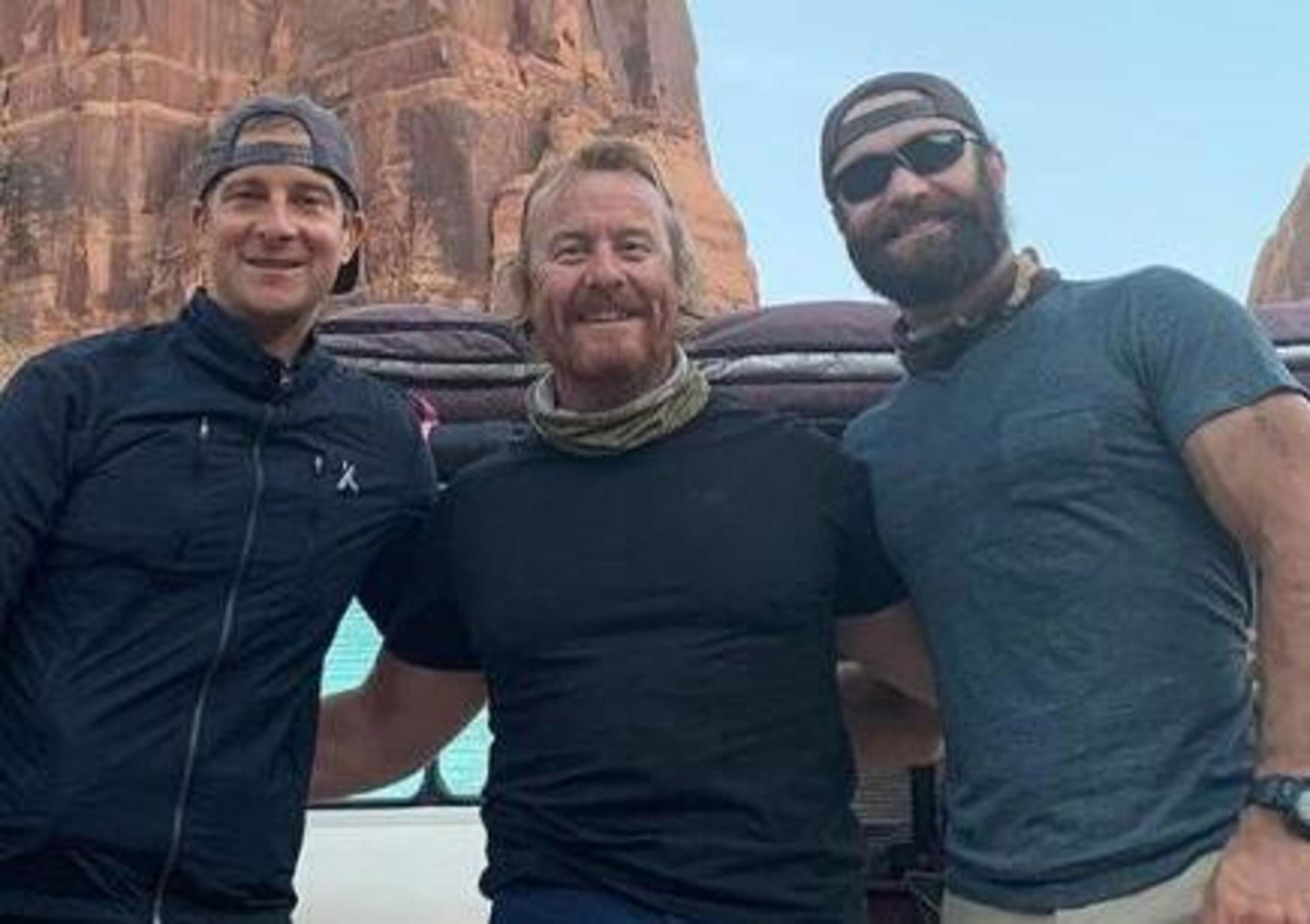 Schianto in moto all&rsquo;incrocio: Bear Grylls piange il compagno di mille avventure