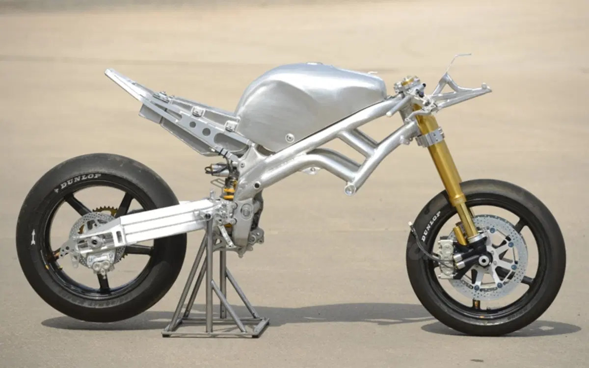 Norton, la nuova NRV4 al TT 2013 (2)