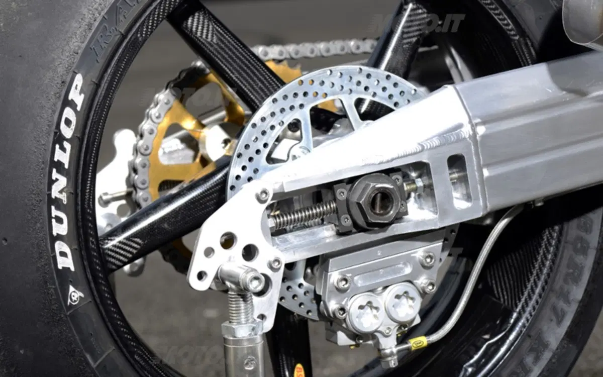 Norton, la nuova NRV4 al TT 2013 (3)