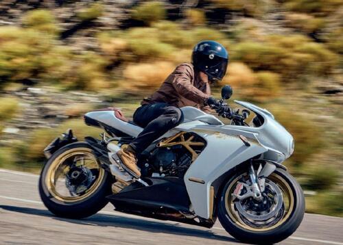 MV Agusta Superveloce 800 m.y. 2021. Due versioni evolute. Dati e prezzi (3)