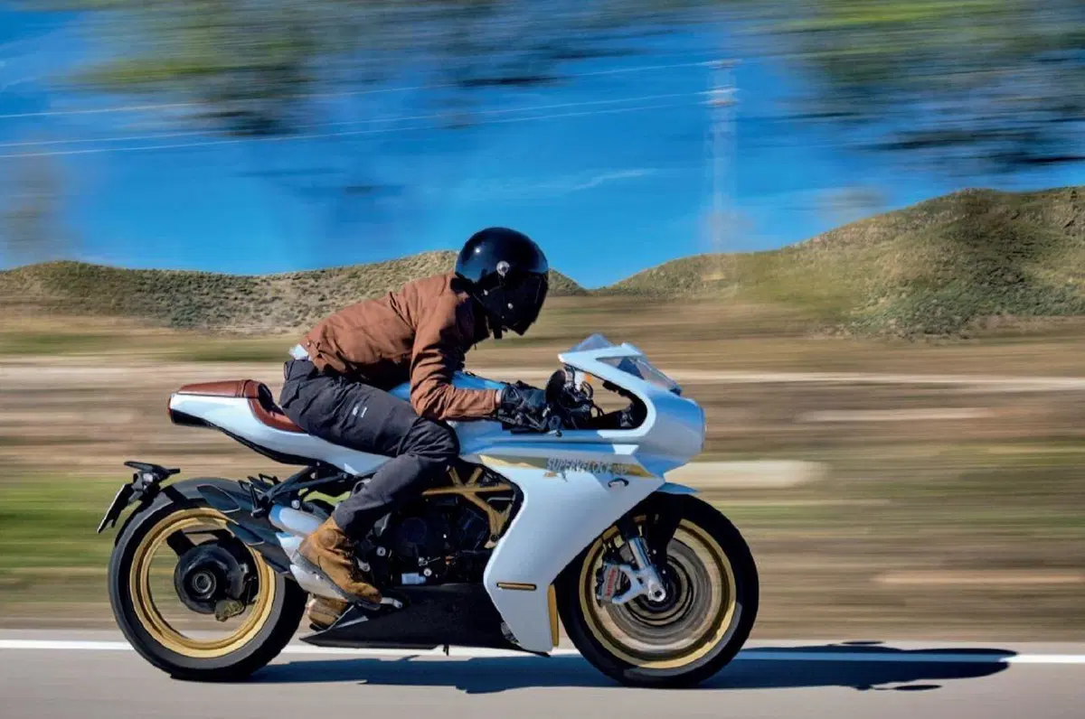 MV Agusta Superveloce 800 m.y. 2021. Due versioni evolute. Dati e prezzi (19)
