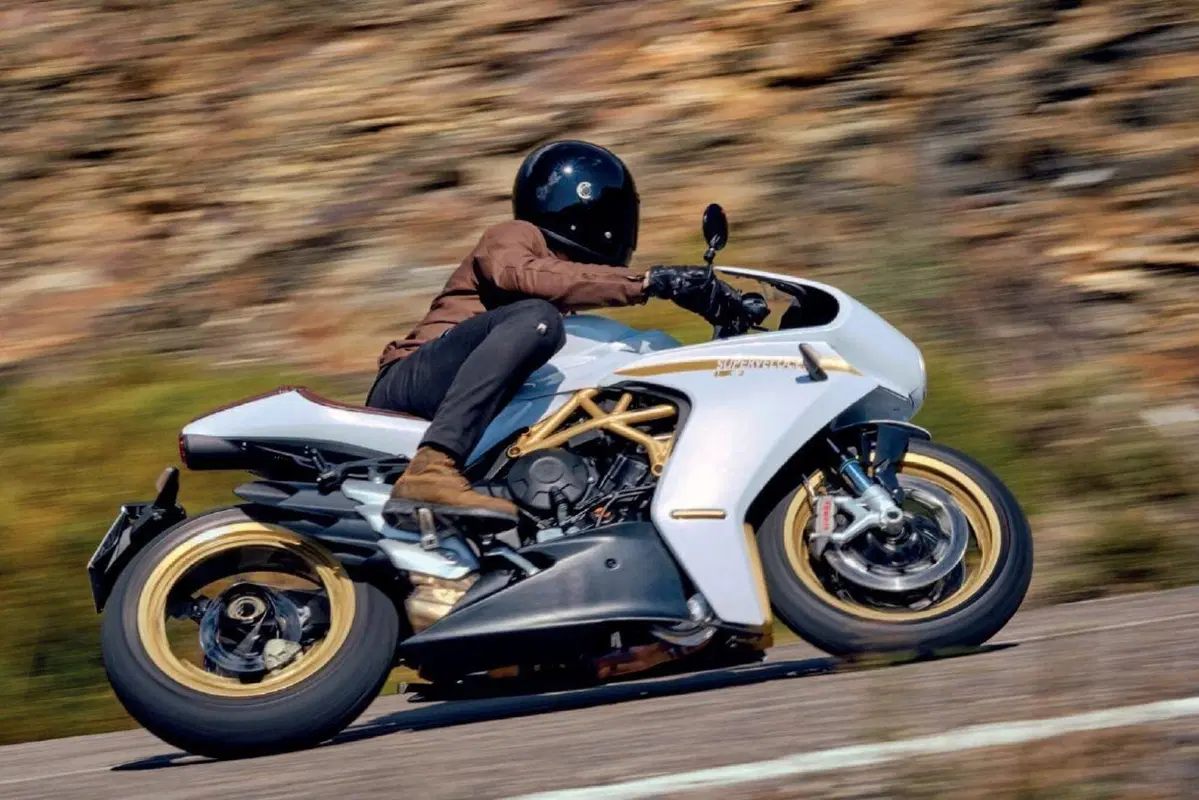 MV Agusta Superveloce 800 m.y. 2021. Due versioni evolute. Dati e prezzi (22)