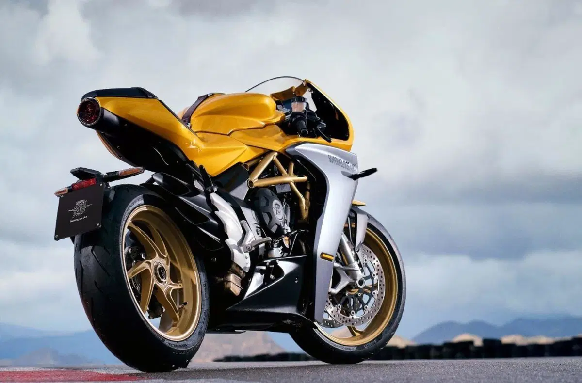 MV Agusta Superveloce 800 m.y. 2021. Due versioni evolute (3)