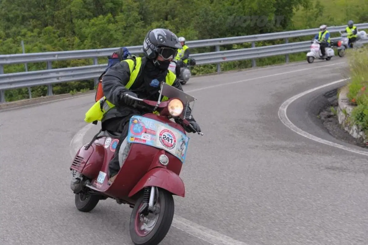 Elvezio Biserni vince la 1000 Km Vespistica 2013