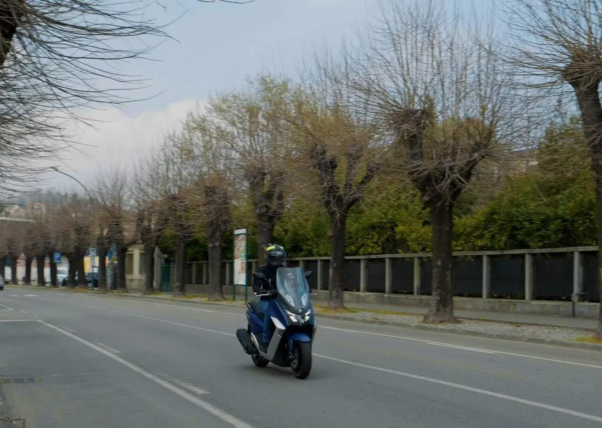 SYM Maxsym 400 TEST: lo sport GT si rinnova (6)