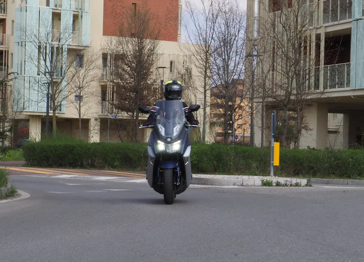 SYM Maxsym 400 TEST: lo sport GT si rinnova (2)