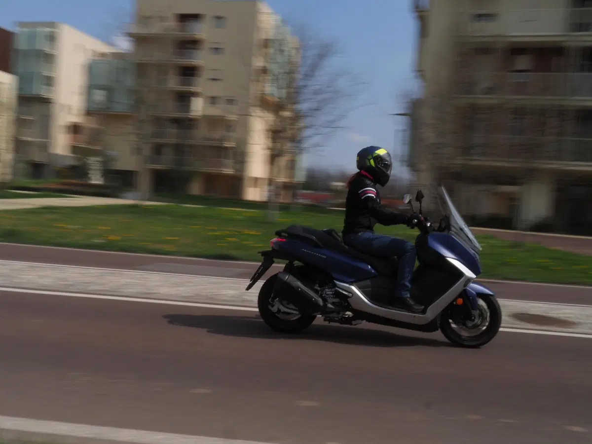 SYM Maxsym 400 TEST: lo sport GT si rinnova (9)