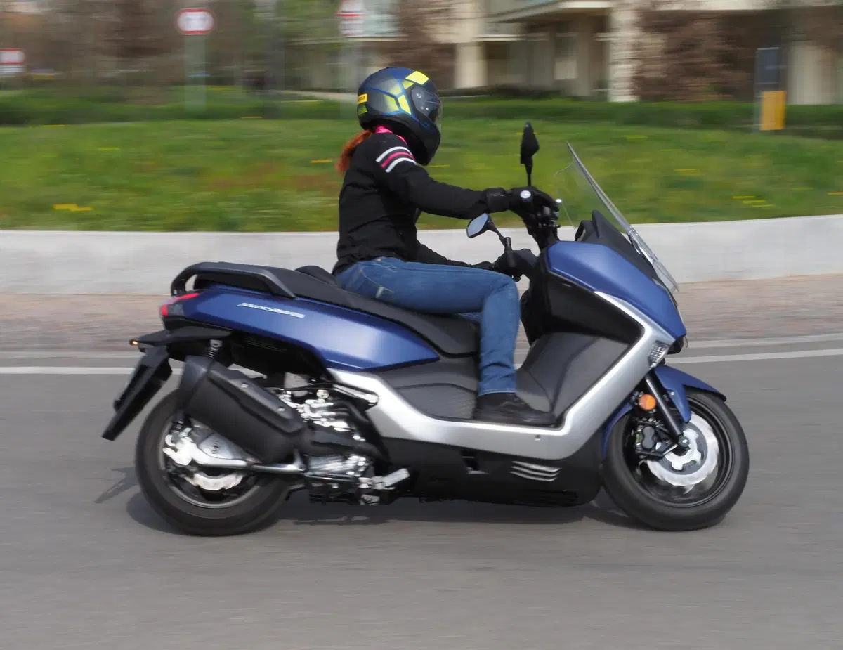 SYM Maxsym 400 TEST: lo sport GT si rinnova