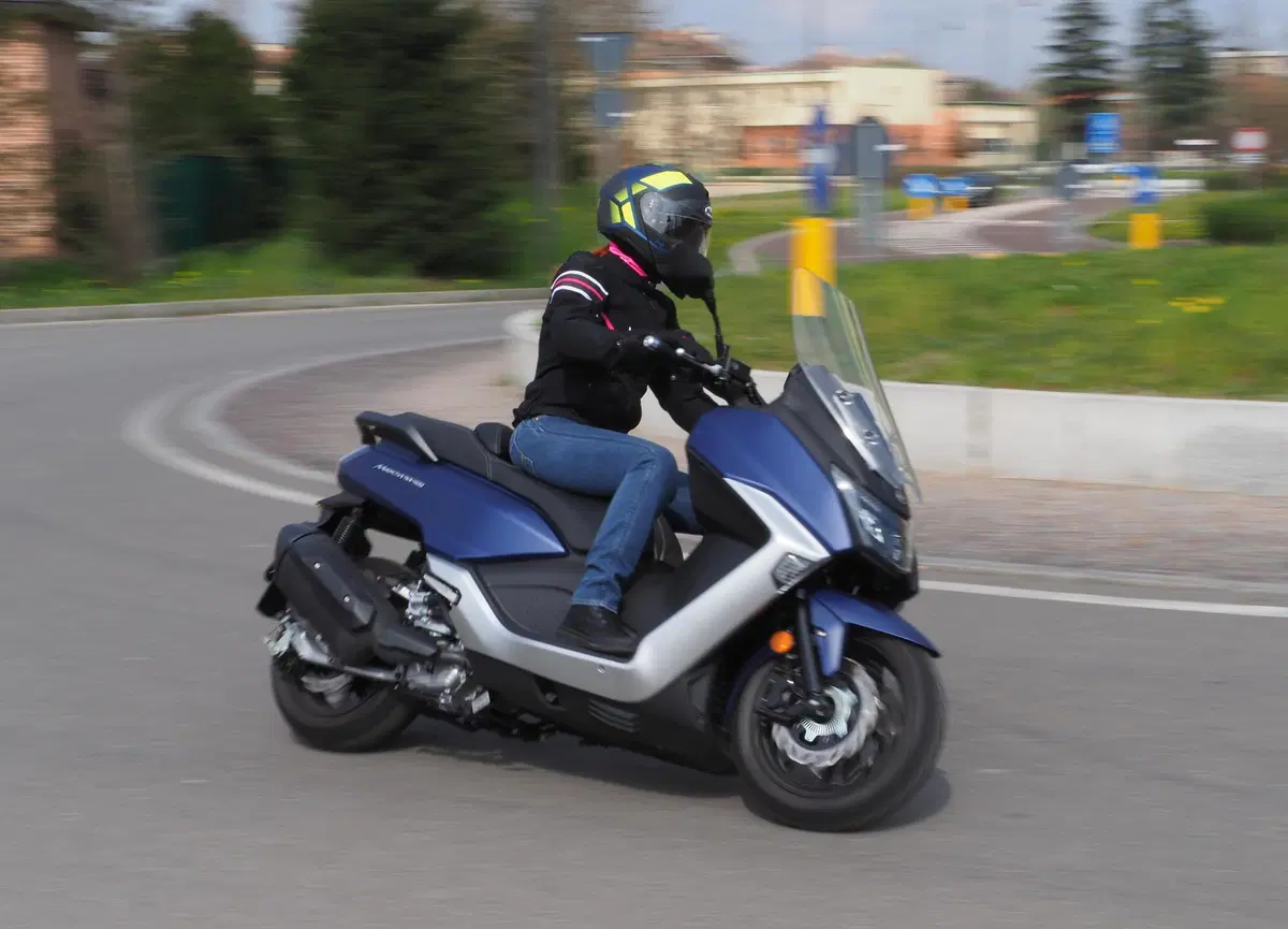 SYM Maxsym 400 TEST: lo sport GT si rinnova (3)