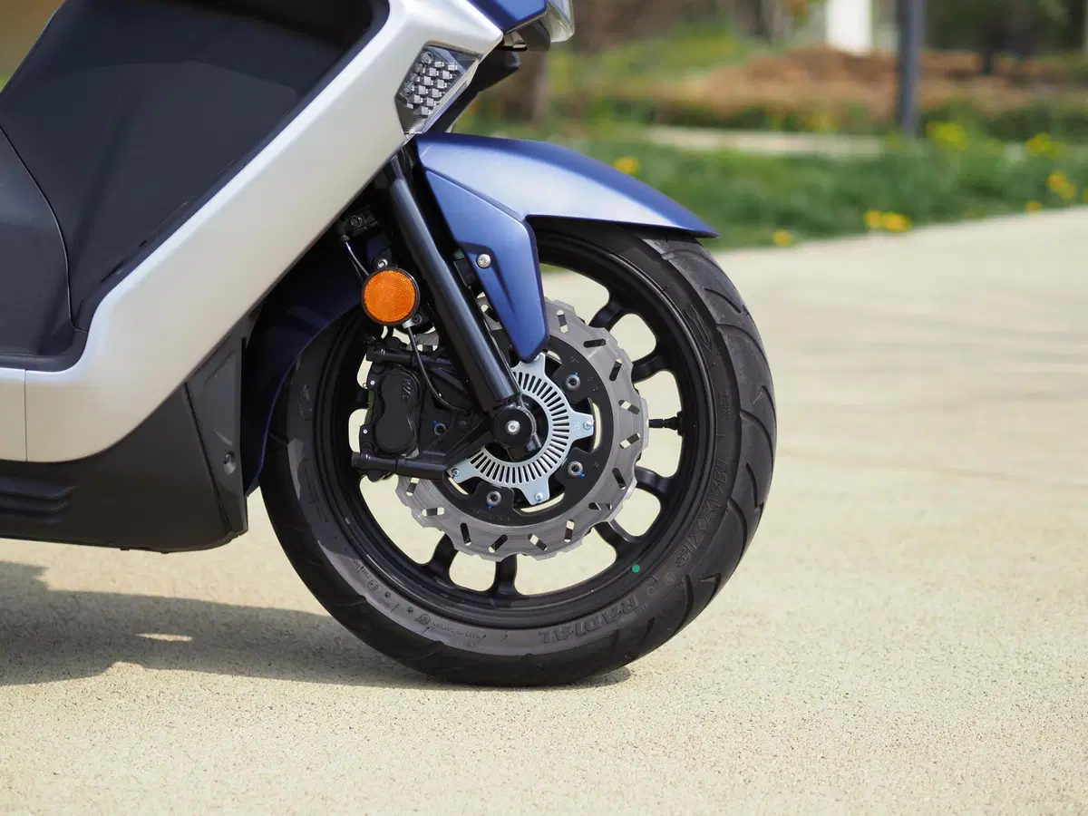 SYM Maxsym 400 TEST: lo sport GT si rinnova (24)