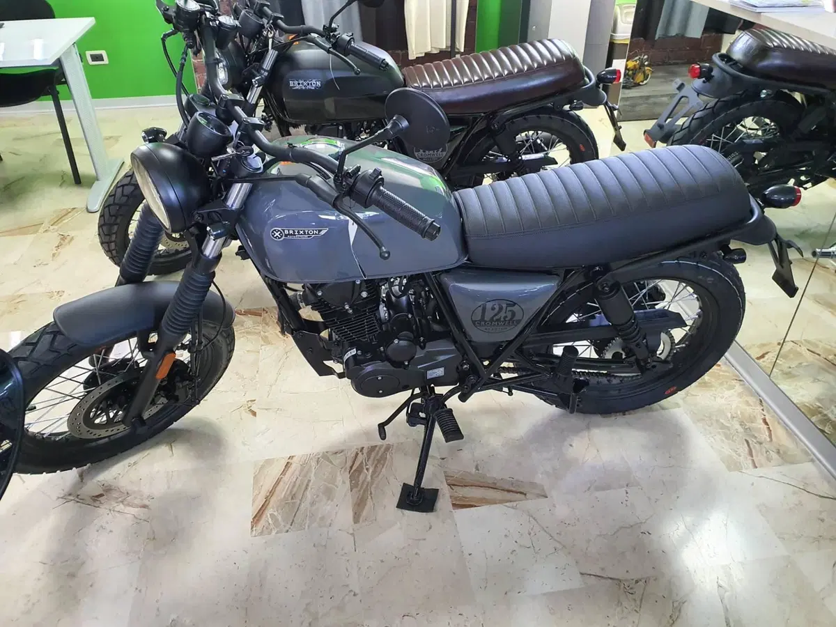 Brixton Motorcycles Cromwell 125 CBS (2021 - 26) (4)
