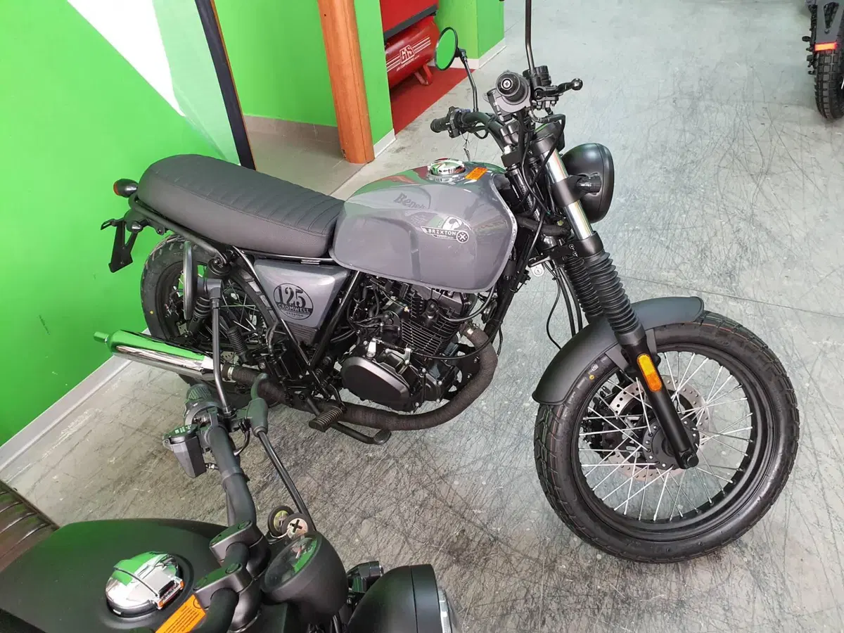 Brixton Motorcycles Cromwell 125 CBS (2021 - 26) (2)