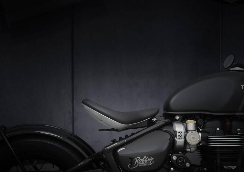 Triumph Bonneville Bobber 1200 (2021 - 24), prezzo e scheda tecnica - Moto .it