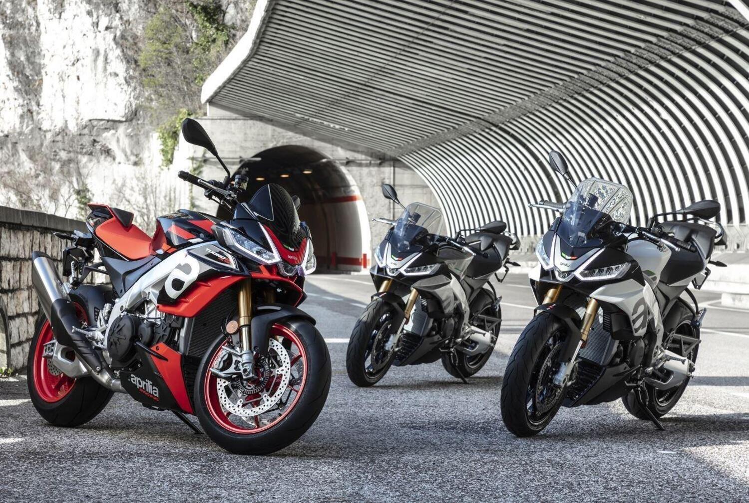 Aprilia Tuono V4 e V4 Factory 2021 sono in vendita. I prezzi e le foto