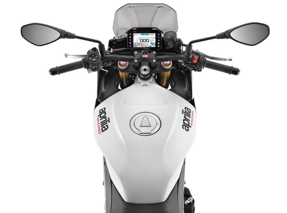 Aprilia Tuono V4 e V4 Factory 2021: presto in vendita. I prezzi (9)