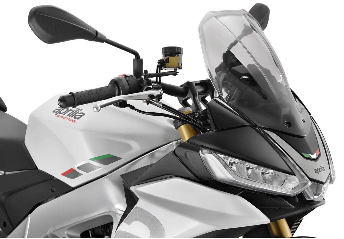 Aprilia Tuono V4 e V4 Factory 2021: presto in vendita. I prezzi (10)