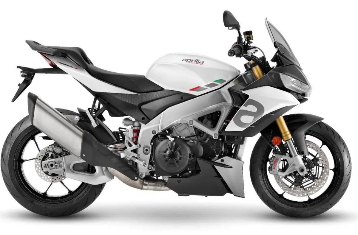 Aprilia Tuono V4 e V4 Factory 2021: presto in vendita. I prezzi (2)