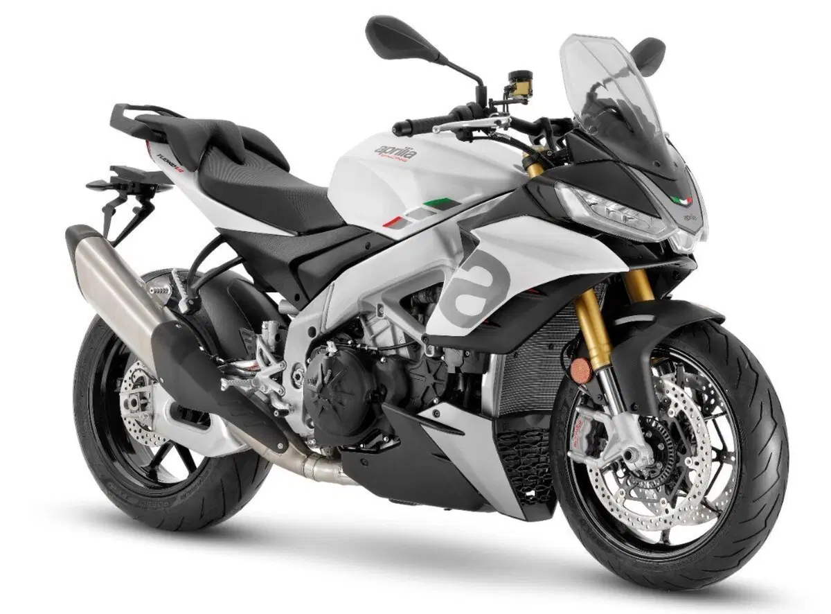 Aprilia Tuono V4 e V4 Factory 2021: presto in vendita. I prezzi (4)