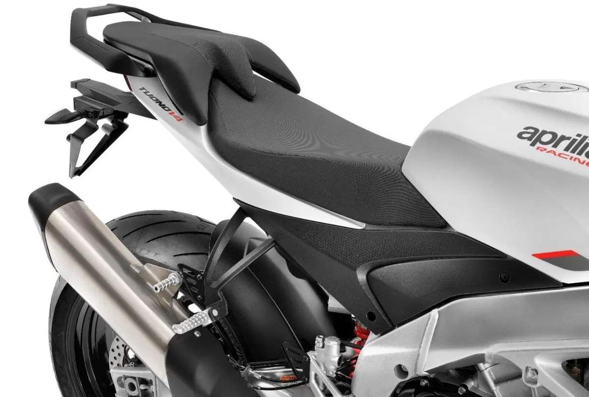 Aprilia Tuono V4 e V4 Factory 2021: presto in vendita. I prezzi (11)