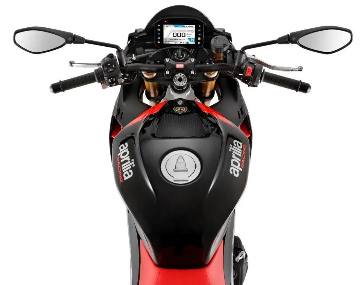 Aprilia Tuono V4 e V4 Factory 2021: presto in vendita. I prezzi (6)