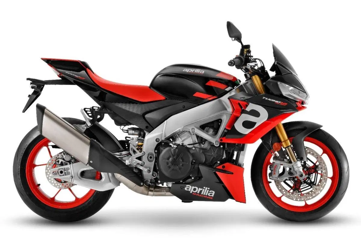 Aprilia Tuono V4 e V4 Factory 2021: presto in vendita. I prezzi (3)