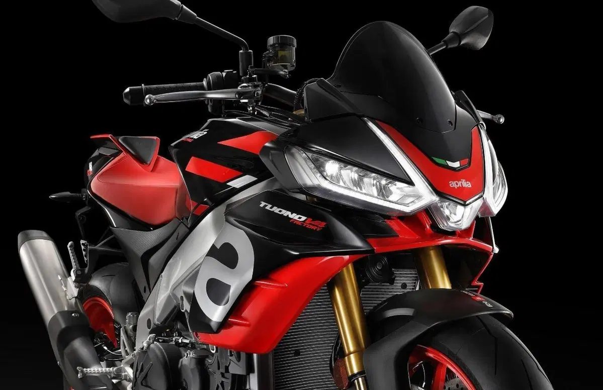 Aprilia Tuono V4 e V4 Factory 2021: presto in vendita. I prezzi (7)