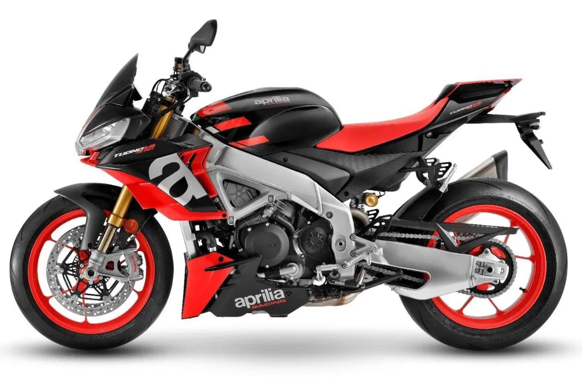 Aprilia Tuono V4 e V4 Factory 2021: presto in vendita. I prezzi (2)