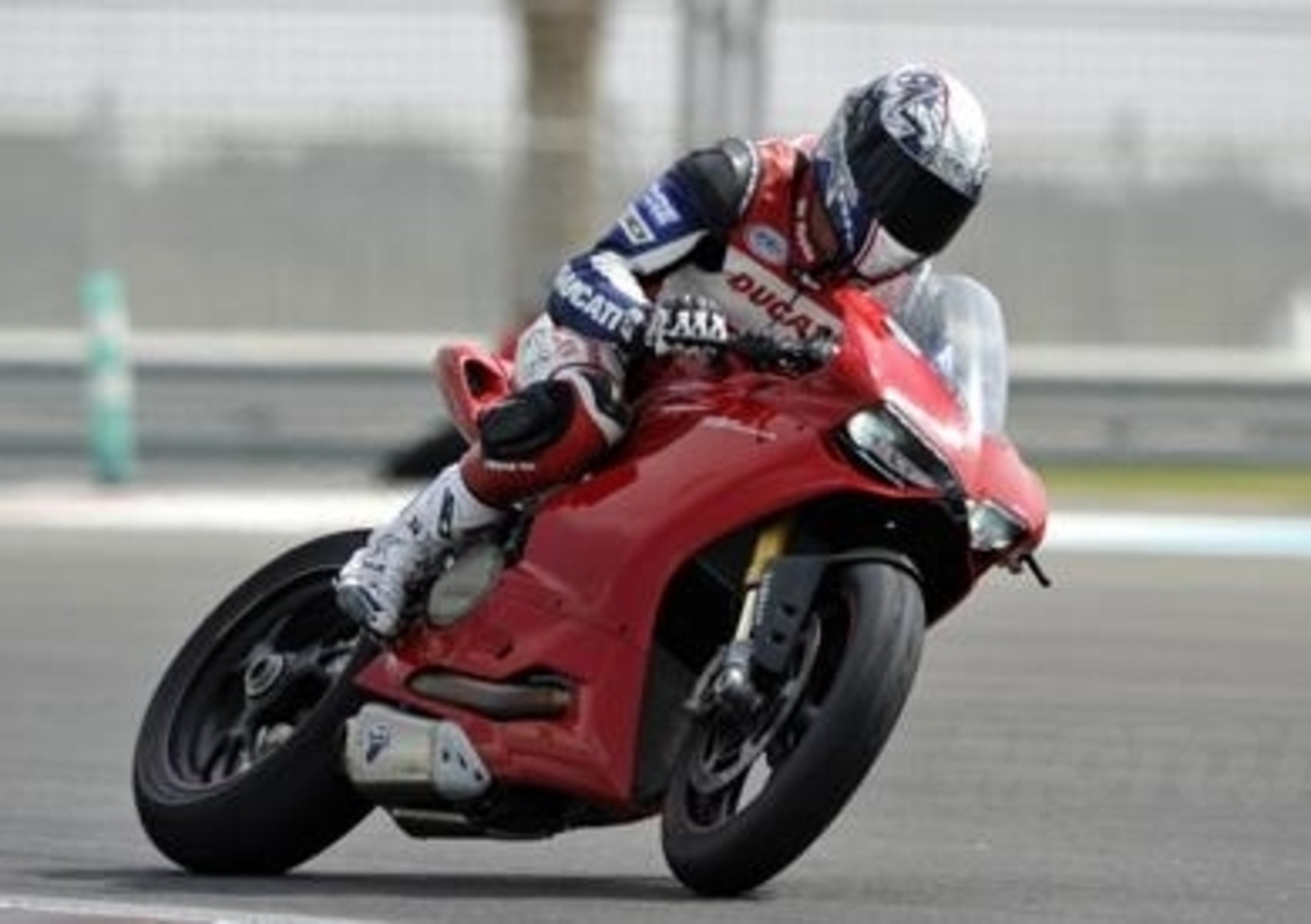 Troy Bayliss torna in pista con la Ducati Panigale. SBK? 
