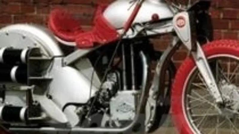Nella storia di Opel, le moto compaiono ben prima della coppia Valentino Rossi Adam