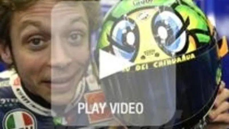VIDEO. Valentino Rossi spiega il casco "La Tarta" del Mugello