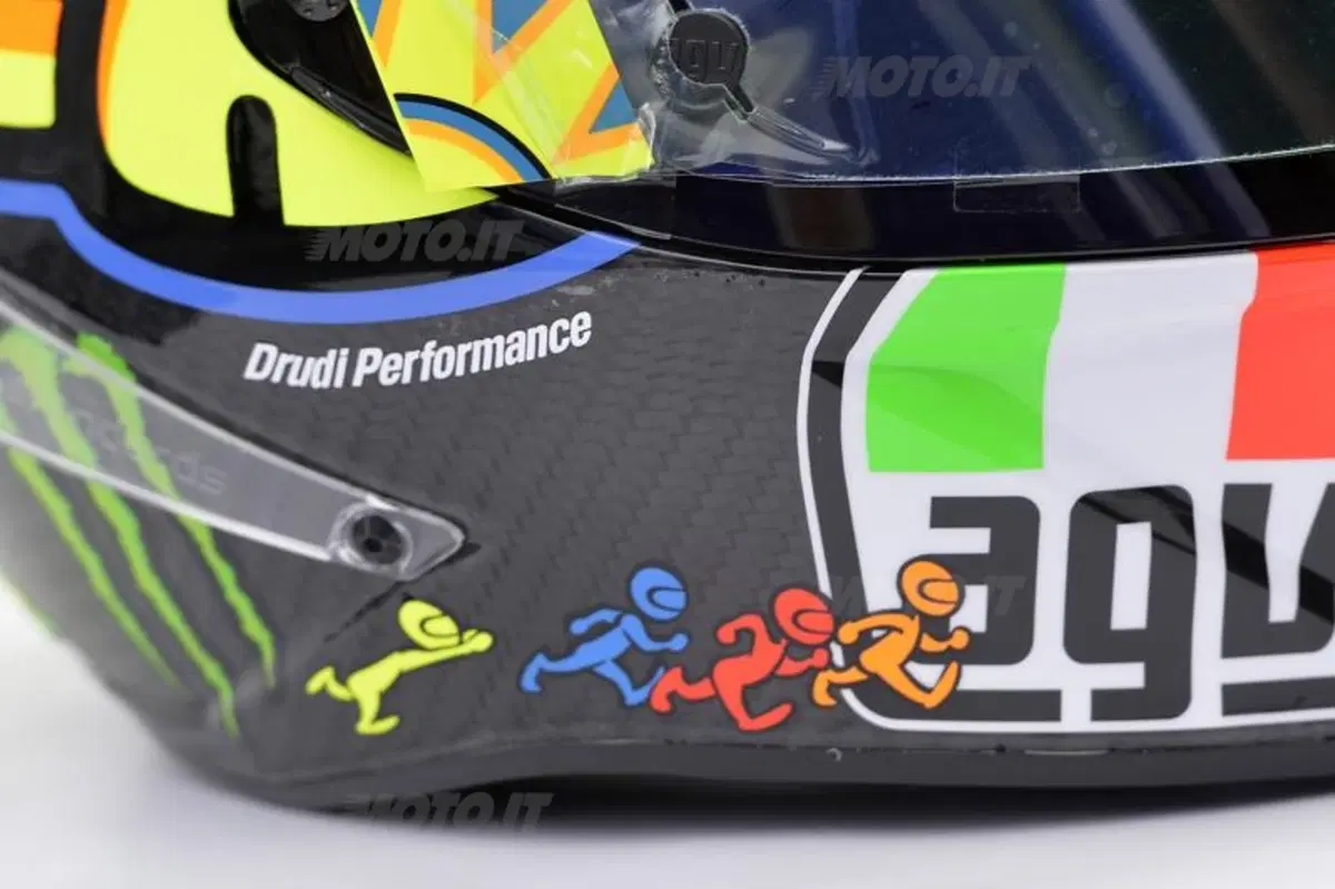 VIDEO. Valentino Rossi spiega il casco "La Tarta" del Mugello (3)