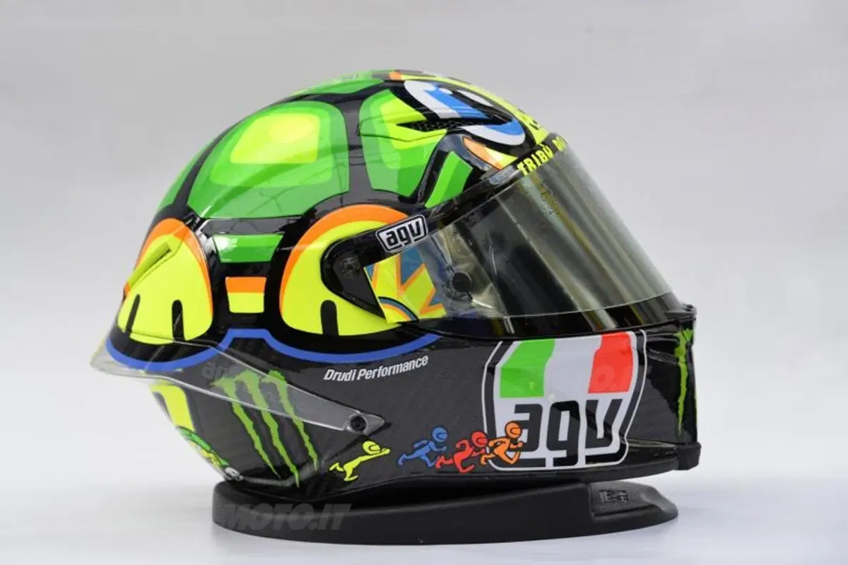 VIDEO. Valentino Rossi spiega il casco "La Tarta" del Mugello (4)