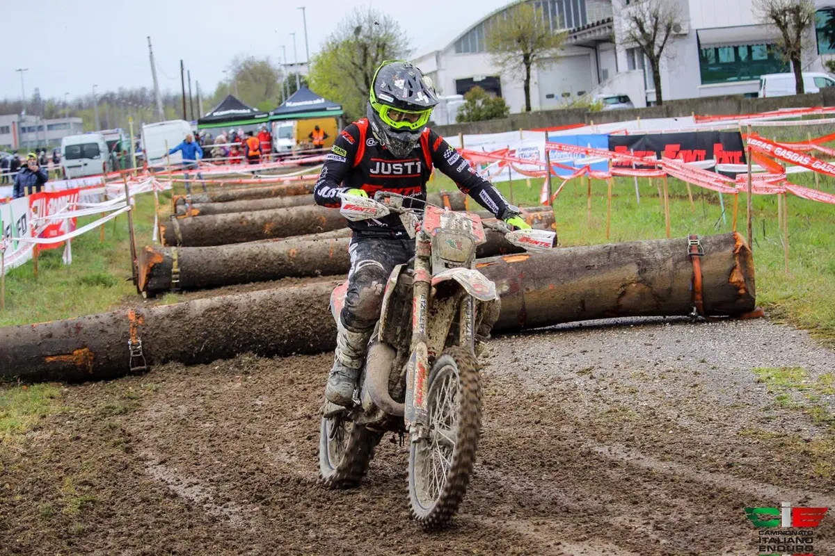Italiano Enduro: Jordi Gardiol assoluto sotto la pioggia di Manzano