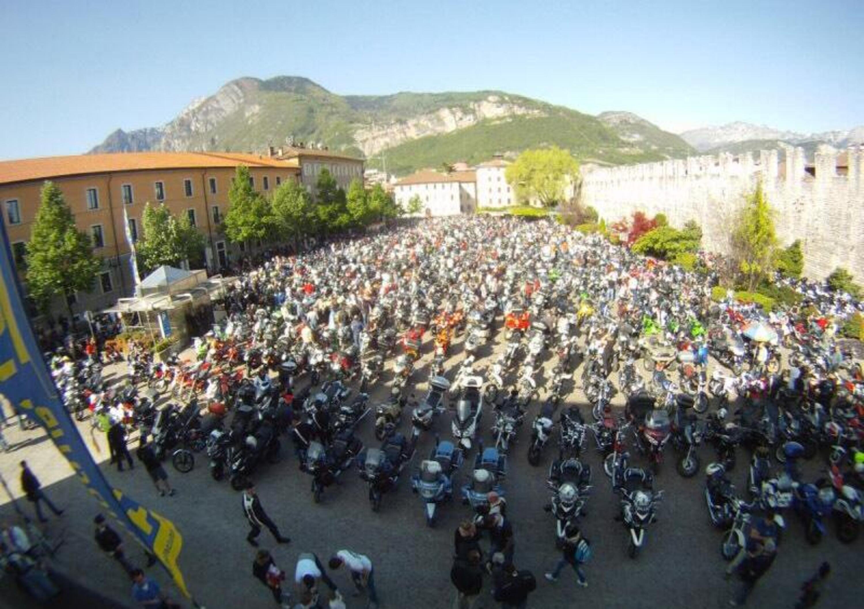 Trento: il Covid19 non ferma la benedizione delle moto: gas aperto su Instagram