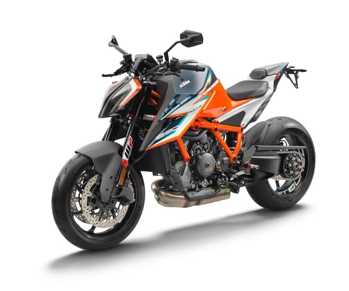 Nuova KTM SuperDuke 1290RR. Dati e immagini definitive (2)