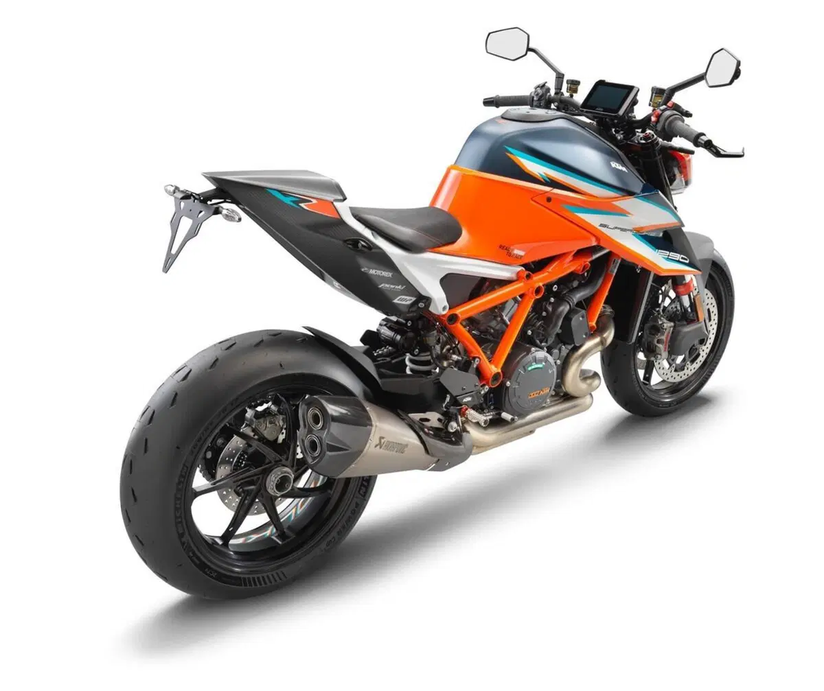 Nuova KTM SuperDuke 1290RR. Dati e immagini definitive