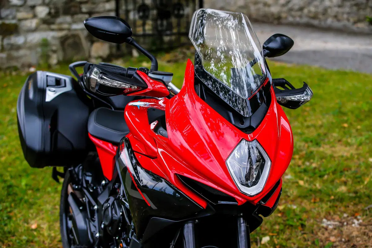 MV Agusta Turismo Veloce 800 Rosso. Fa bene al cuore e al portafogli