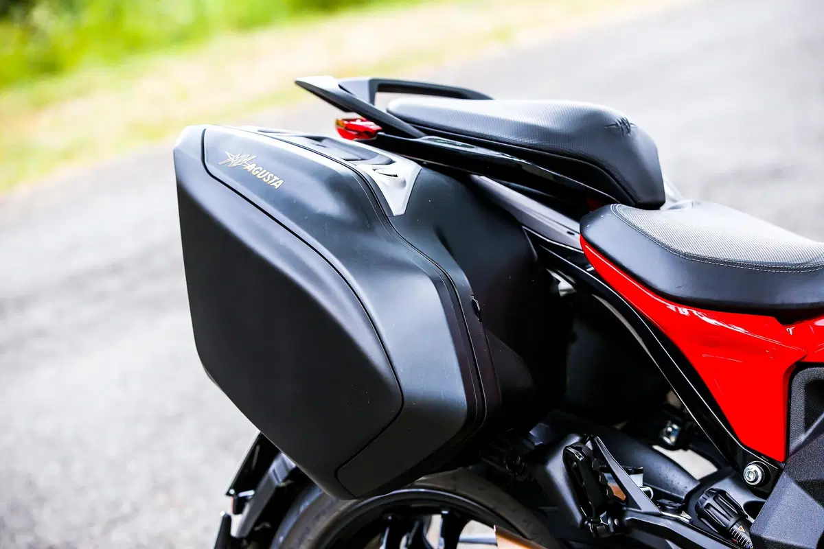 MV Agusta Turismo Veloce 800 Rosso. Fa bene al cuore e al portafogli (2)