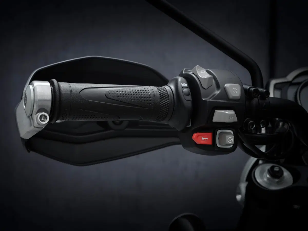 Nuove Triumph Scrambler 1200 XC e XE 2021[NON PUBBLICARE, EMBARGO FINO ALLE 13:00 DEL 13 APRILE] (6)