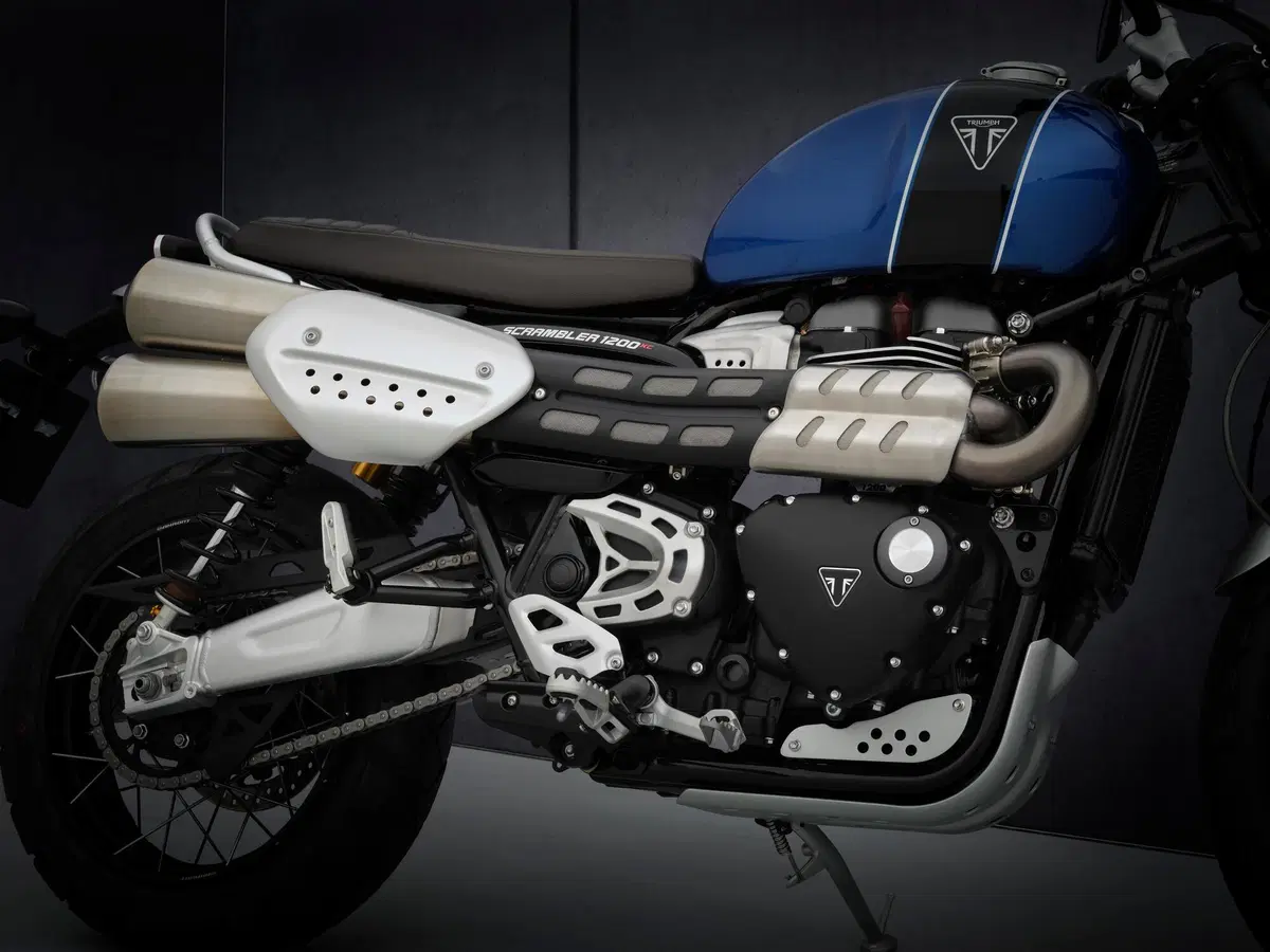 Nuove Triumph Scrambler 1200 XC e XE 2021[NON PUBBLICARE, EMBARGO FINO ALLE 13:00 DEL 13 APRILE] (4)
