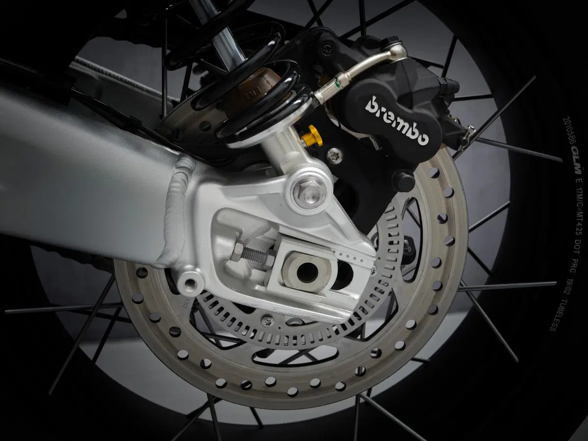 Nuove Triumph Scrambler 1200 XC e XE 2021[NON PUBBLICARE, EMBARGO FINO ALLE 13:00 DEL 13 APRILE] (11)