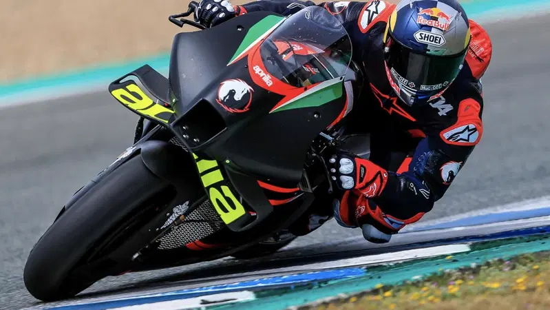 MotoGP. Andrea Dovizioso prova l'Aprilia RS-GP a Jerez: eccolo in azione [GALLERY] 
